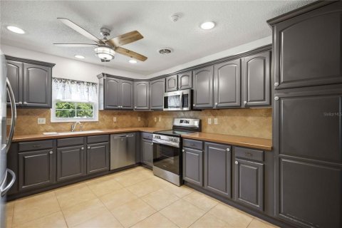 House in Summerfield, Florida 3 bedrooms, 184.69 sq.m. № 2195803 - photo 19