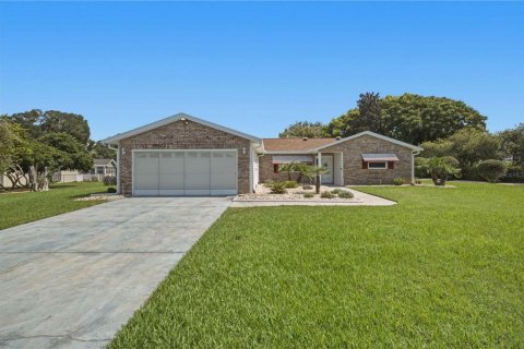 House in Summerfield, Florida 3 bedrooms, 184.69 sq.m. № 2195803