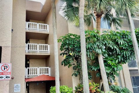 Condo in Hialeah, Florida, 2 bedrooms  № 1974532 - photo 27