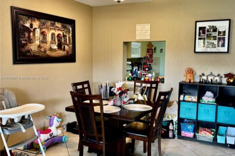 Condo in Hialeah, Florida, 2 bedrooms  № 1974532 - photo 19