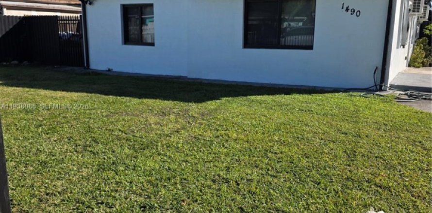 House in Miami, Florida 3 bedrooms, 113.81 sq.m. № 2054140