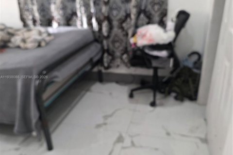 House in Miami, Florida 3 bedrooms, 113.81 sq.m. № 2054140 - photo 8