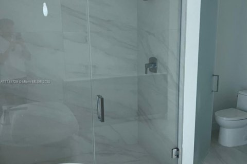 Condo in Sunny Isles Beach, Florida, 2 bedrooms  № 2013731 - photo 9