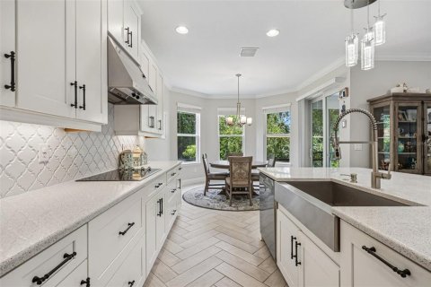 House in Riverview, Florida 5 bedrooms, 324.14 sq.m. № 2203243 - photo 14