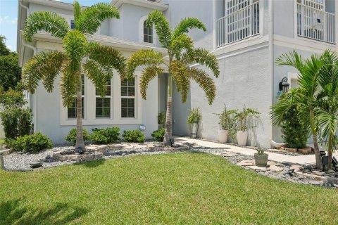 House in Riverview, Florida 5 bedrooms, 324.14 sq.m. № 2203243 - photo 2