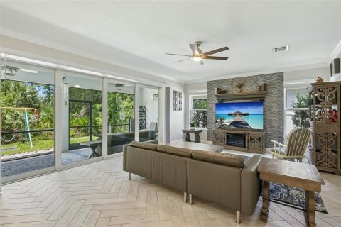 House in Riverview, Florida 5 bedrooms, 324.14 sq.m. № 2203243 - photo 7