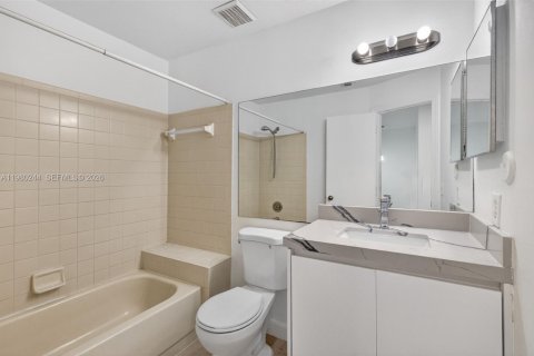 Townhouse in Tamarac, Florida 3 bedrooms, 127.55 sq.m. № 2043120 - photo 28