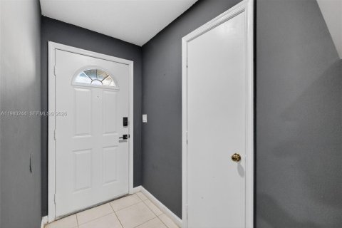 Townhouse in Tamarac, Florida 3 bedrooms, 127.55 sq.m. № 2043120 - photo 4