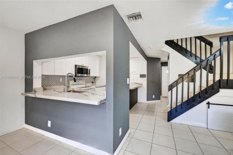 Townhouse in Tamarac, Florida 3 bedrooms, 127.55 sq.m. № 2043120 - photo 7