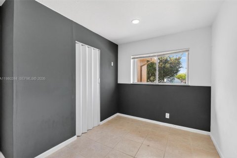 Townhouse in Tamarac, Florida 3 bedrooms, 127.55 sq.m. № 2043120 - photo 30