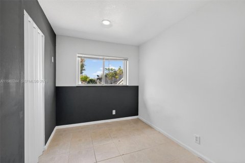 Townhouse in Tamarac, Florida 3 bedrooms, 127.55 sq.m. № 2043120 - photo 29