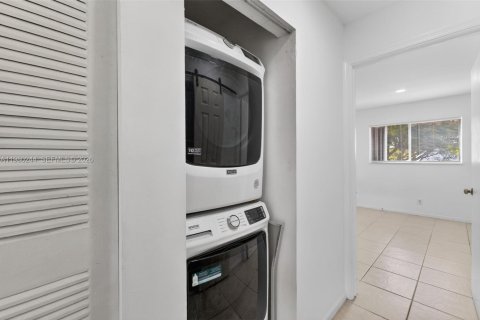 Townhouse in Tamarac, Florida 3 bedrooms, 127.55 sq.m. № 2043120 - photo 27