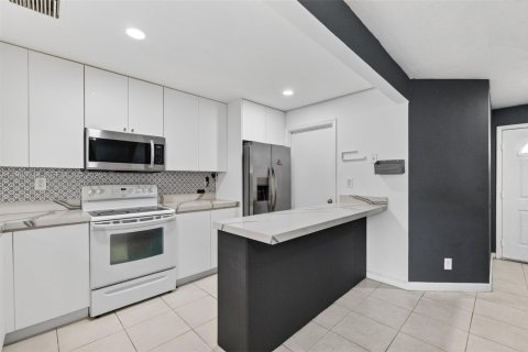 Townhouse in Tamarac, Florida 3 bedrooms, 127.55 sq.m. № 2043120 - photo 8