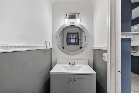 Townhouse in Tamarac, Florida 3 bedrooms, 127.55 sq.m. № 2043120 - photo 6