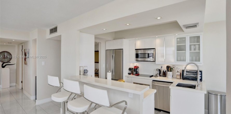 Condo à Aventura, Floride, 2 chambres № 1861343