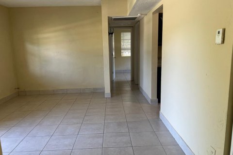 House in Pompano Beach, Florida 4 bedrooms, 111.48 sq.m. № 2280995 - photo 9