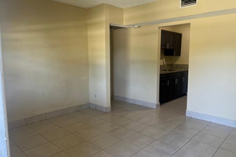 House in Pompano Beach, Florida 4 bedrooms, 111.48 sq.m. № 2280995 - photo 2