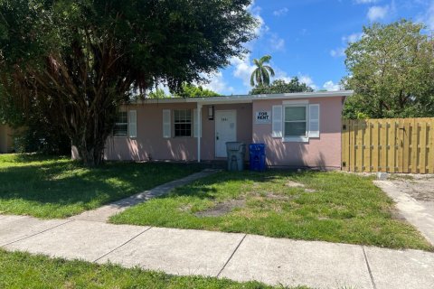 House in Pompano Beach, Florida 4 bedrooms, 111.48 sq.m. № 2280995 - photo 8