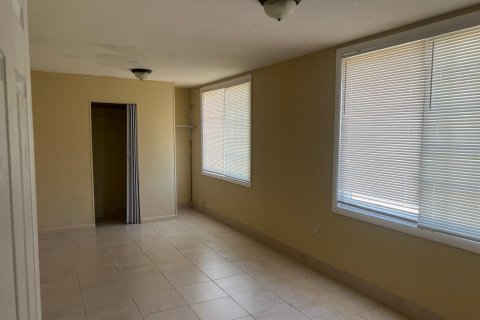 House in Pompano Beach, Florida 4 bedrooms, 111.48 sq.m. № 2280995 - photo 13