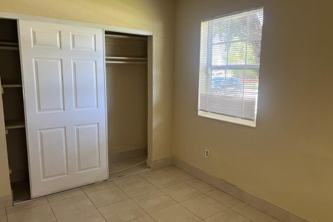 House in Pompano Beach, Florida 4 bedrooms, 111.48 sq.m. № 2280995 - photo 4