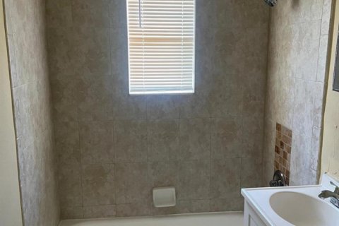 House in Pompano Beach, Florida 4 bedrooms, 111.48 sq.m. № 2280995 - photo 7