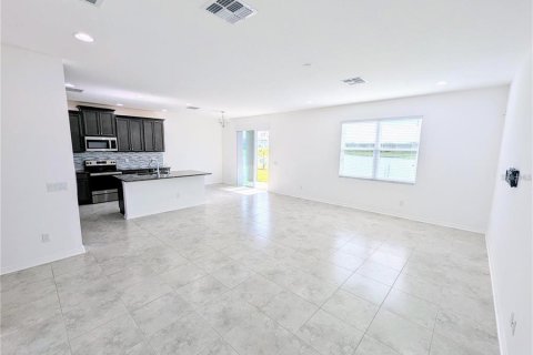 House in Zephyrhills, Florida 4 bedrooms, 242.94 sq.m. № 1902642 - photo 10