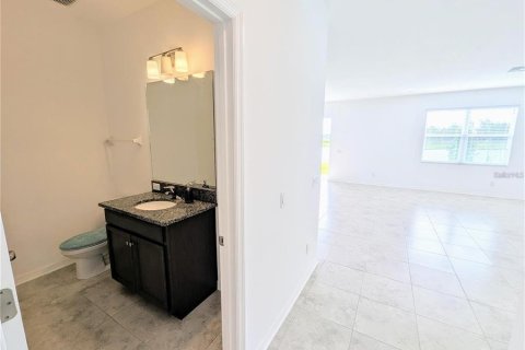 House in Zephyrhills, Florida 4 bedrooms, 242.94 sq.m. № 1902642 - photo 9