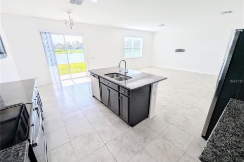 House in Zephyrhills, Florida 4 bedrooms, 242.94 sq.m. № 1902642 - photo 15