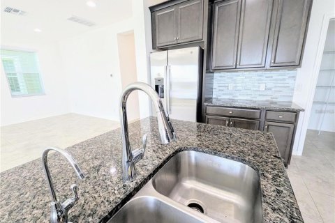 House in Zephyrhills, Florida 4 bedrooms, 242.94 sq.m. № 1902642 - photo 14