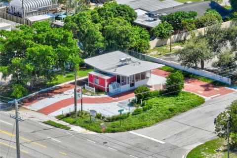 Коммерческая недвижимость в Лантана, Флорида № 2037335