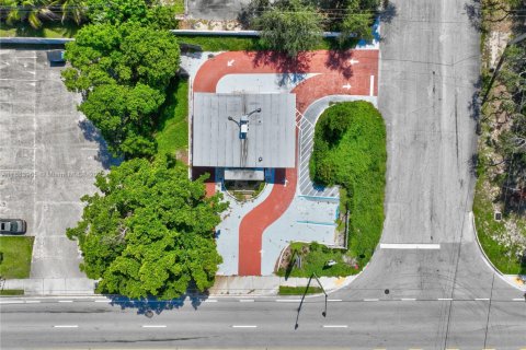 Купить коммерческую недвижимость в Лантана, Флорида № 2037335 - фото 4