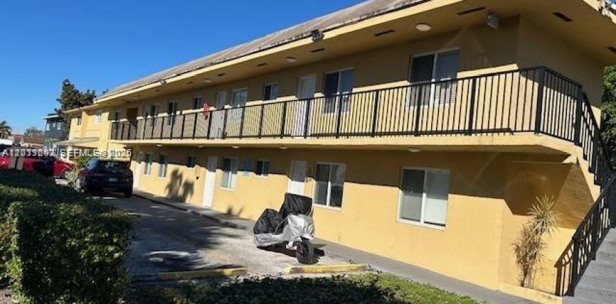 Condo à Hialeah, Floride, 2 chambres  № 2269424
