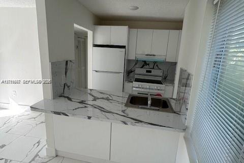 Copropriété à louer à Hialeah, Floride: 2 chambres, 709.31 m2 № 2269424 - photo 3