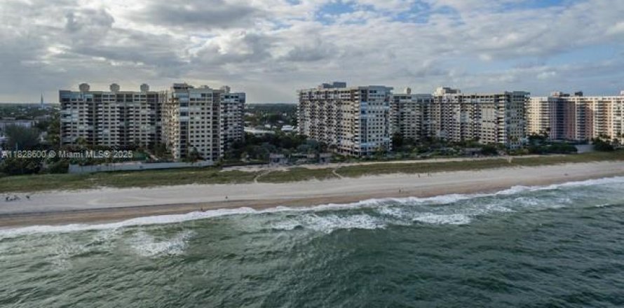 Condo in Lauderdale-by-the-Sea, Florida, 2 bedrooms № 1801210