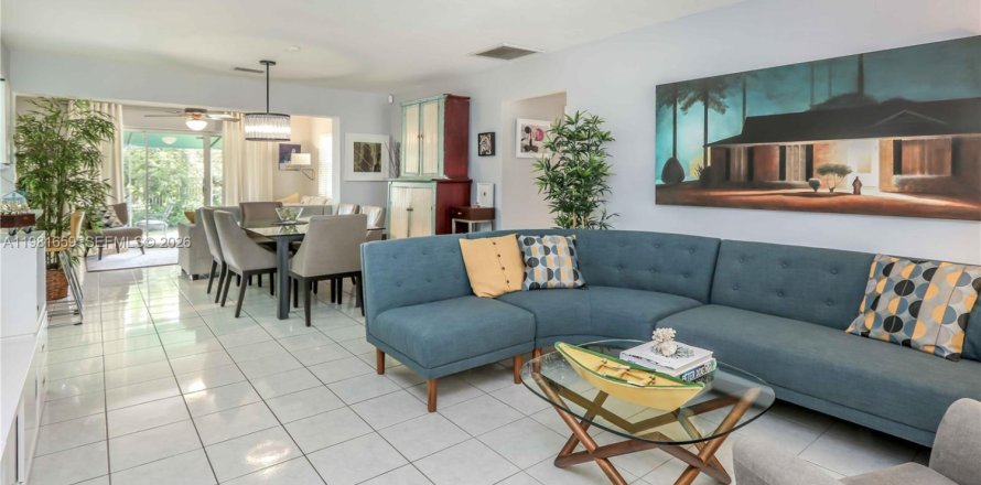 Дом в Холливуд, Флорида 3 спальни, 134.62м2 № 2043608