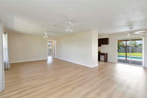 House in Englewood, Florida 2 bedrooms, 113.99 sq.m. № 1841747 - photo 5
