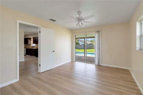 House in Englewood, Florida 2 bedrooms, 113.99 sq.m. № 1841747 - photo 12