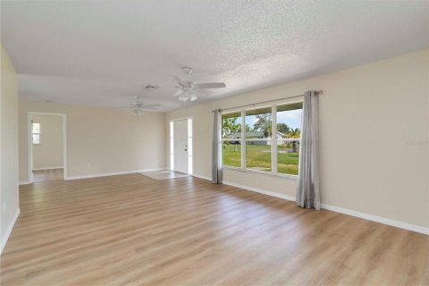 House in Englewood, Florida 2 bedrooms, 113.99 sq.m. № 1841747 - photo 6