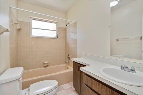 House in Englewood, Florida 2 bedrooms, 113.99 sq.m. № 1841747 - photo 18