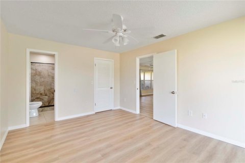 House in Englewood, Florida 2 bedrooms, 113.99 sq.m. № 1841747 - photo 11