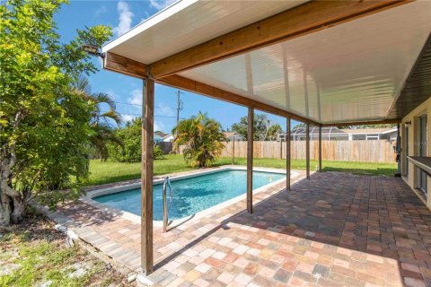 House in Englewood, Florida 2 bedrooms, 113.99 sq.m. № 1841747 - photo 20