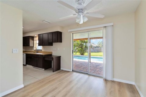 House in Englewood, Florida 2 bedrooms, 113.99 sq.m. № 1841747 - photo 8