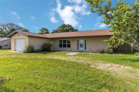 House in Englewood, Florida 2 bedrooms, 113.99 sq.m. № 1841747 - photo 1