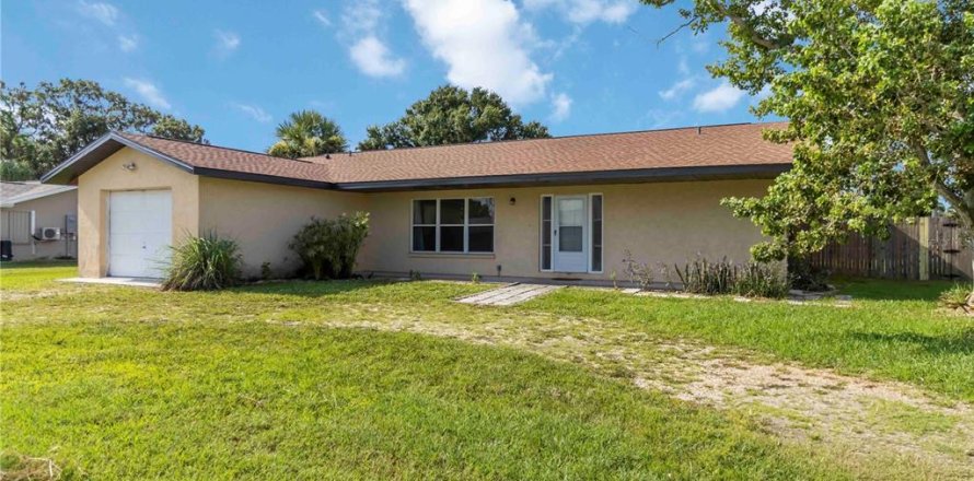 House in Englewood, Florida 2 bedrooms, 113.99 sq.m. № 1841747