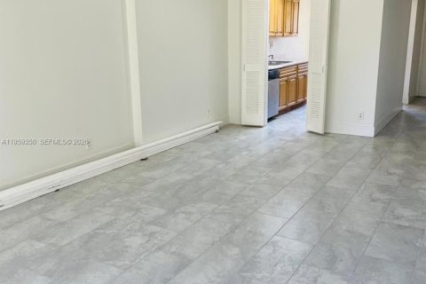 Condominio en alquiler en Lauderdale Lakes, Florida, 2 dormitorios, 89.19 m2 № 2020063 - foto 2