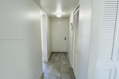 Condominio en alquiler en Lauderdale Lakes, Florida, 2 dormitorios, 89.19 m2 № 2020063 - foto 3