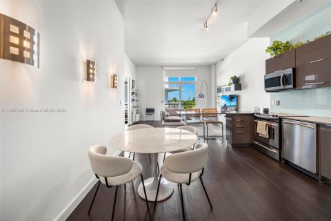 Condominio en venta en Miami Beach, Florida, 1 dormitorio, 89.74 m2 № 1700225 - foto 2