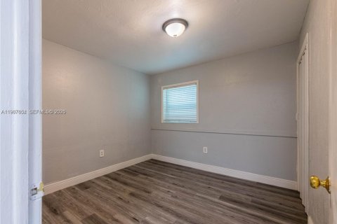 House in Fort Lauderdale, Florida 2 bedrooms, 422.33 sq.m. № 2048952 - photo 4