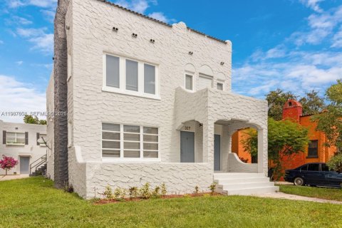 House in Fort Lauderdale, Florida 2 bedrooms, 422.33 sq.m. № 2048952