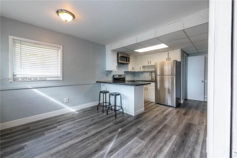 House in Fort Lauderdale, Florida 2 bedrooms, 422.33 sq.m. № 2048952 - photo 3
